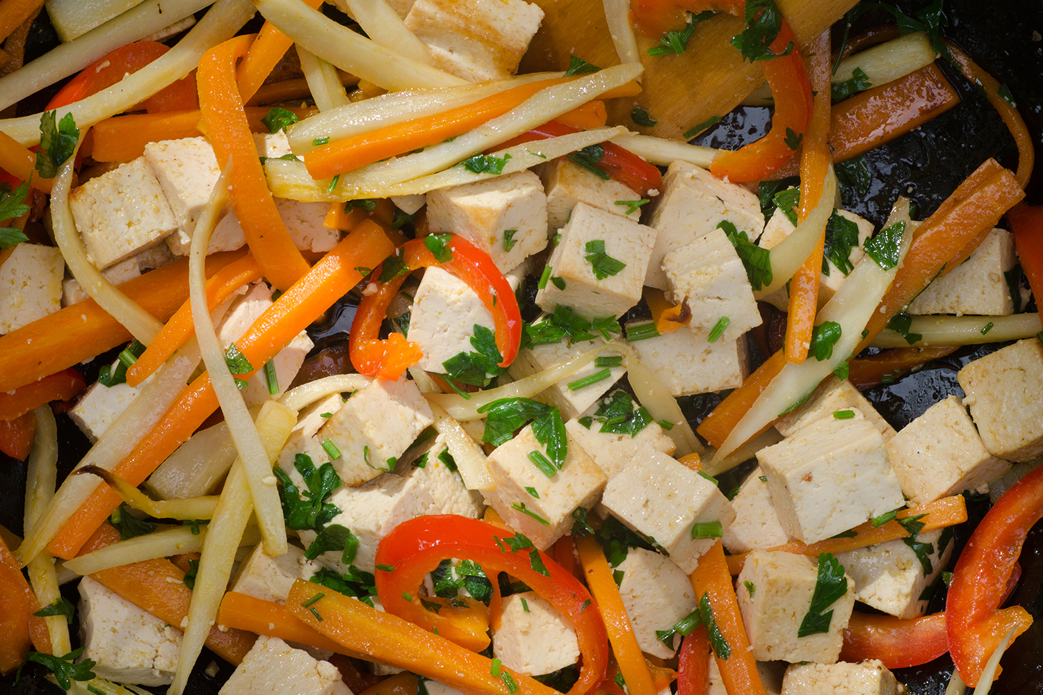 Tofu and vegetables in a wok