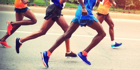 runners racing
