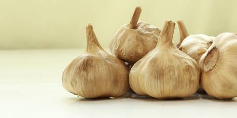 aged cloves of garlic