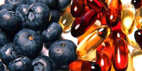 fresh blueberries and gelcap supplements