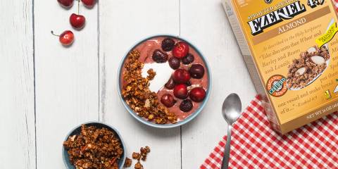 a bowl of cherry smoothie topped with almond crisp