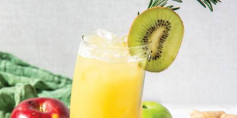 a smoothie with kiwis, apples, and rosemary