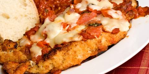 a plate of chicken parmigiano