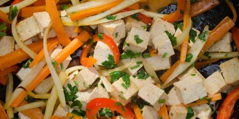Tofu and vegetables in a wok