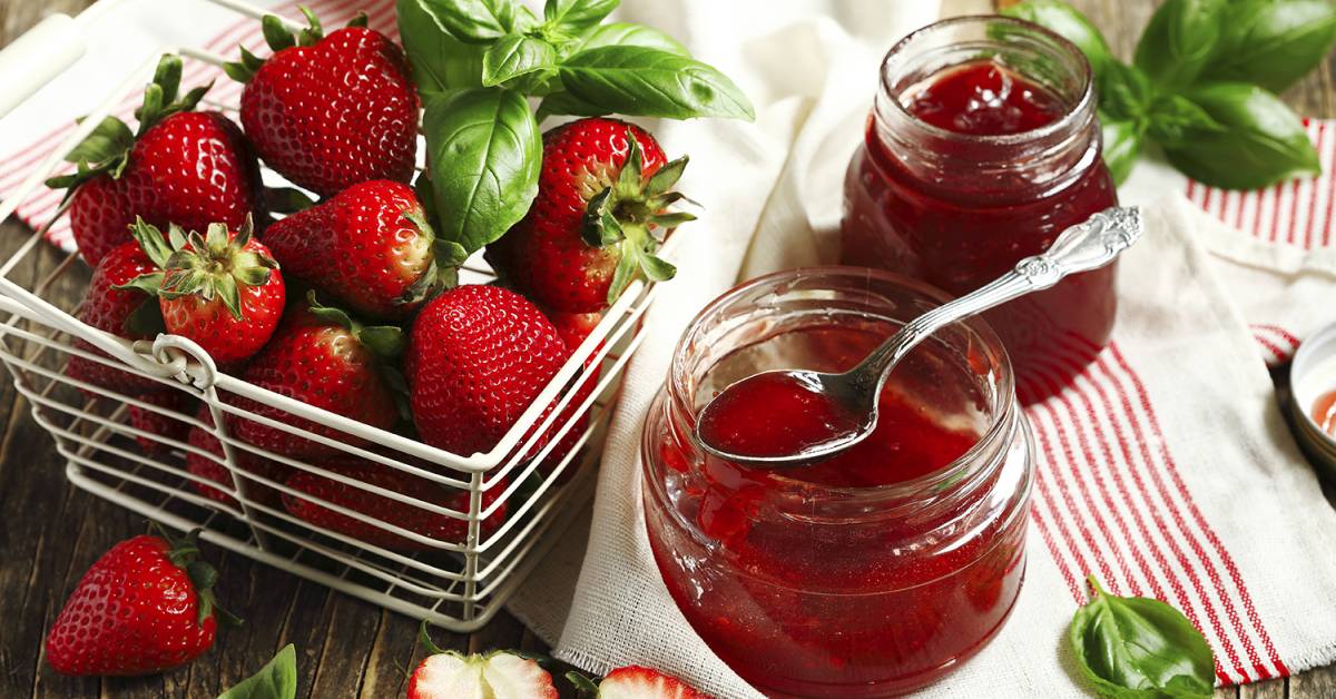 https://tasteforlife.com/sites/default/files/styles/facebook/public/healthy-recipes/breakfast/strawberry-jam-thai-herbs/strawberry-jam-thai-herbs.jpg?itok=rpBVhIOr