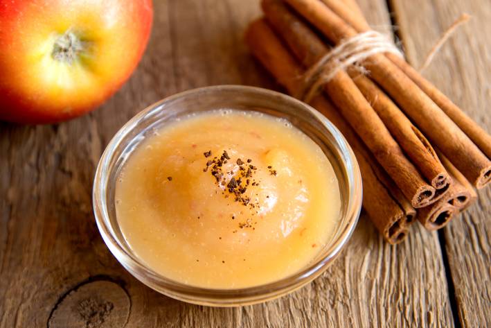 A bowl of fresh applesauce with cinnamon