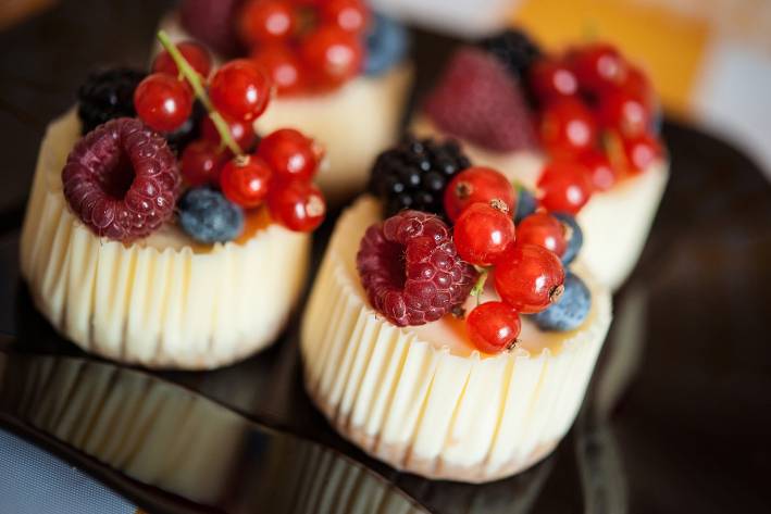 Little cheese cake with fruit