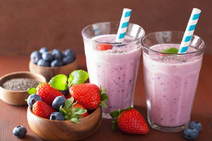 smootheis with, strawberries, blueberries, and superfoods