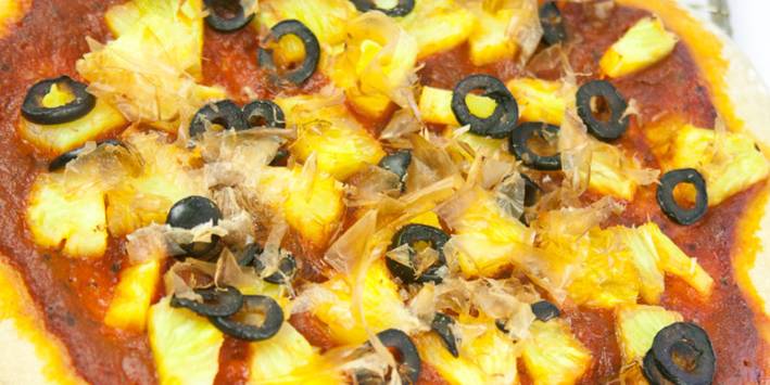 Pineapple Pizza with Olives