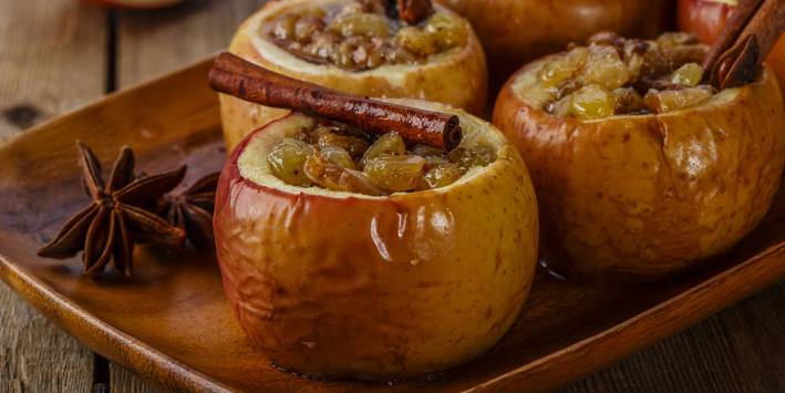 Baked Apples ready to serve.