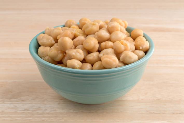 A bowl of chickpeas.