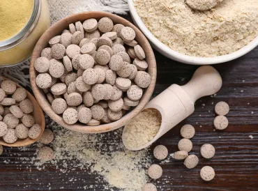 different kinds of brewer's yeast in powder and tablet forms