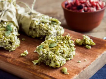 snack bars made of pumpkin seeds and cranberries