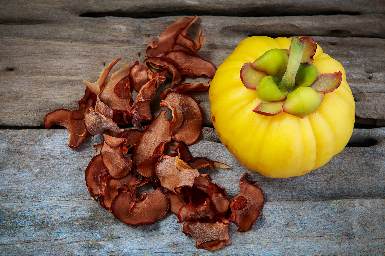 fresh gardinia cambogia fruit, and dried gardinia